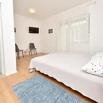 Milka By Interhome Anić