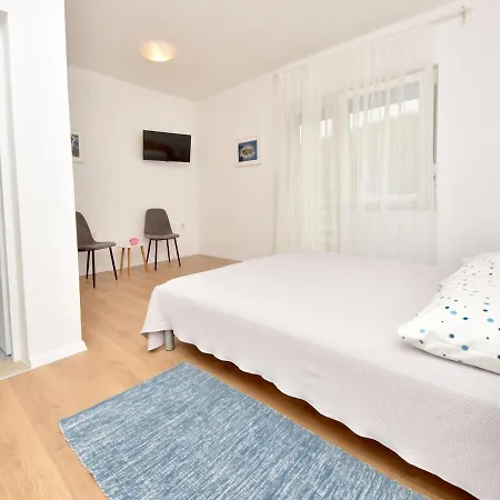 Milka By Interhome Anic